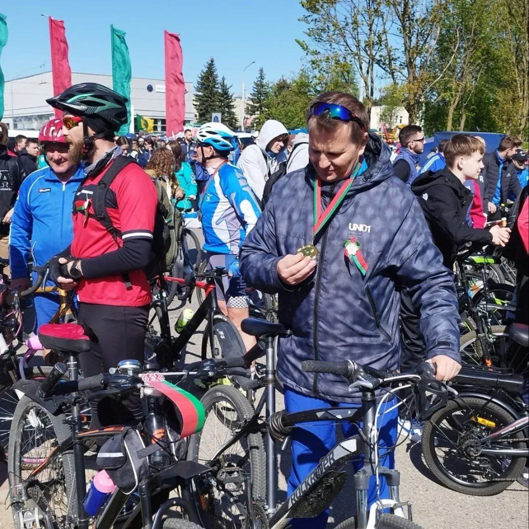 photo 5217621645680834718 y