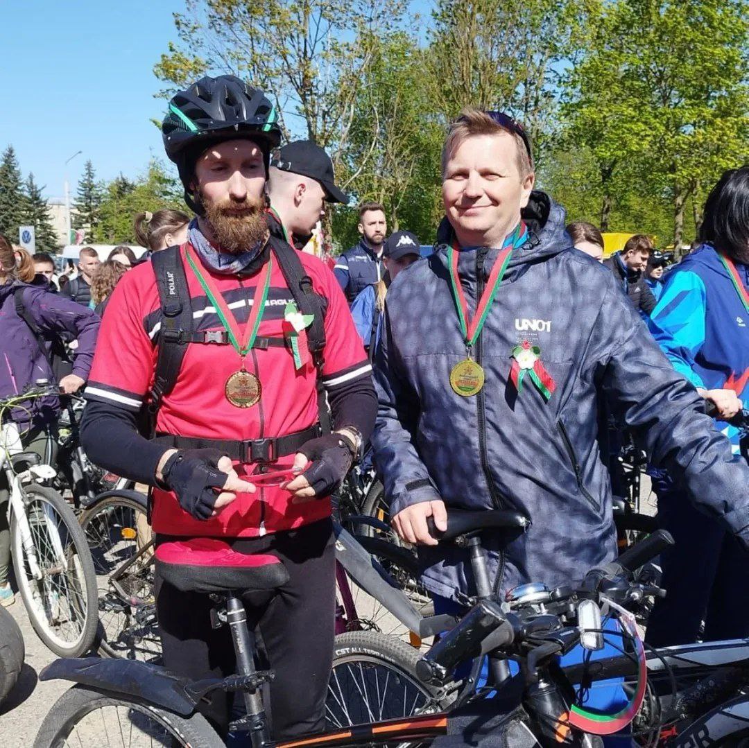 photo 5217621645680834720 y