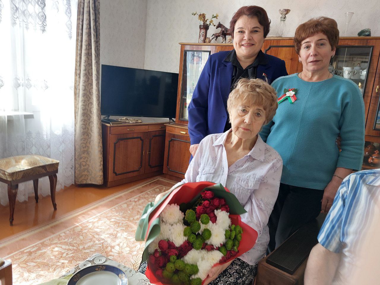 photo 5285427106131603106 y