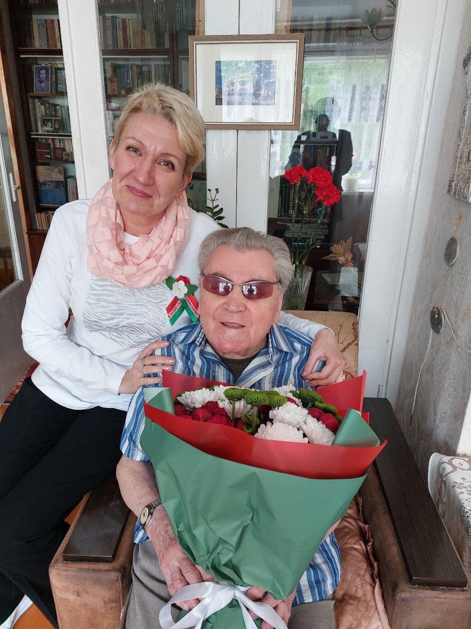 photo 5285427106131603107 y