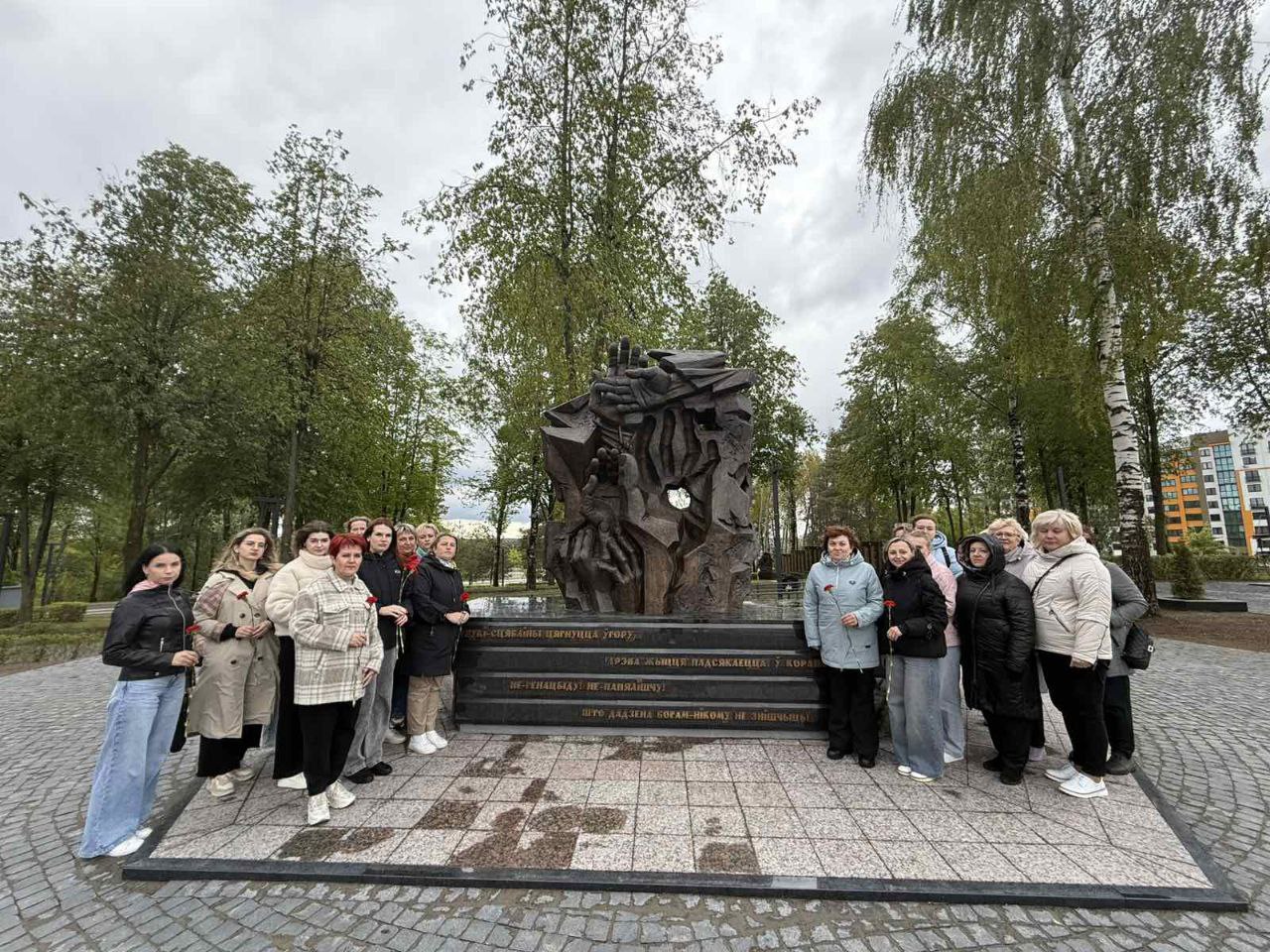 photo 5294482894351365976 y