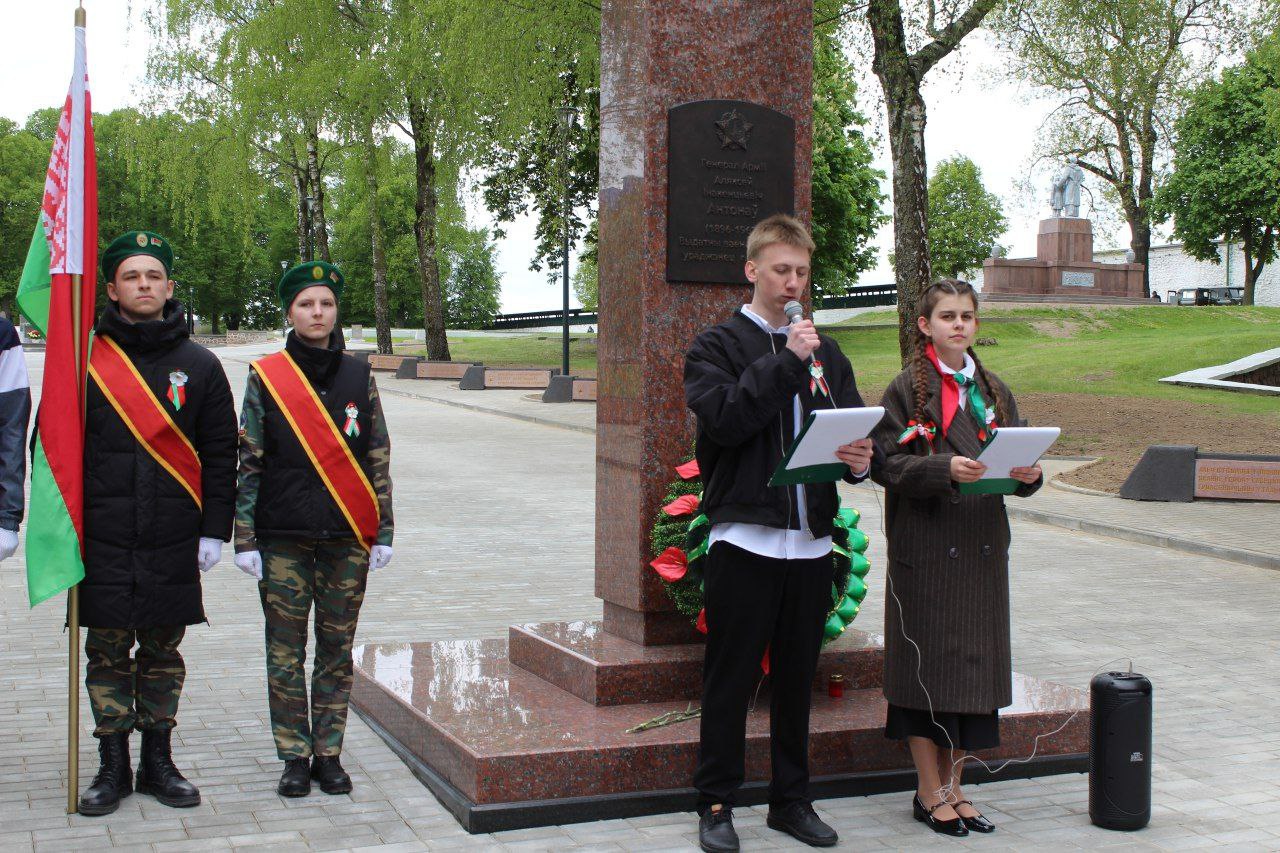 photo 5253554359986418533 y