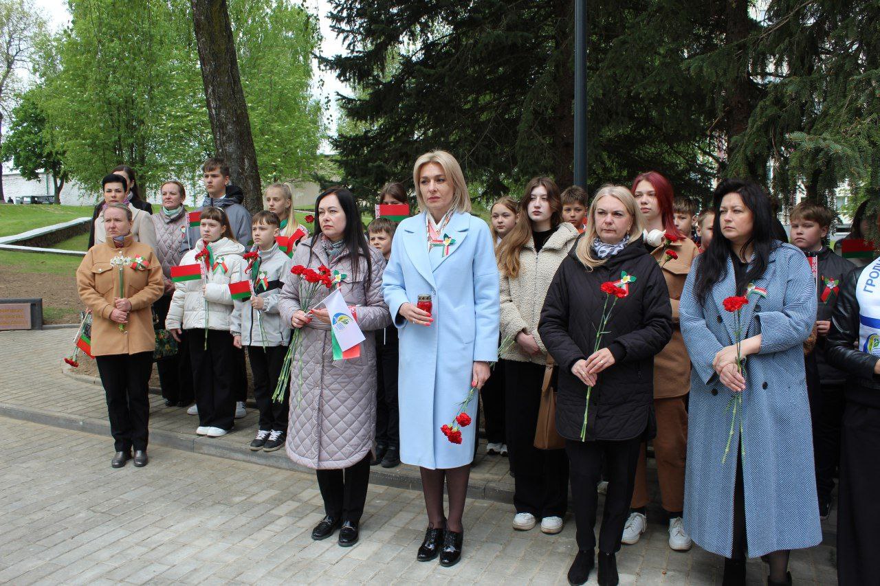 photo 5253554359986418534 y