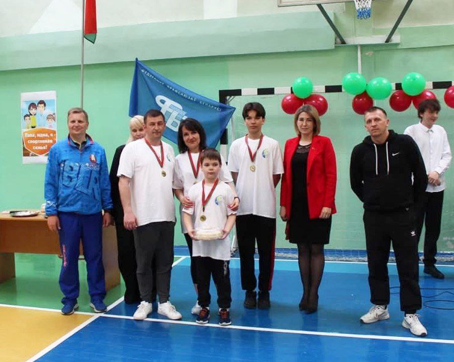 photo 5273749158773256952 y