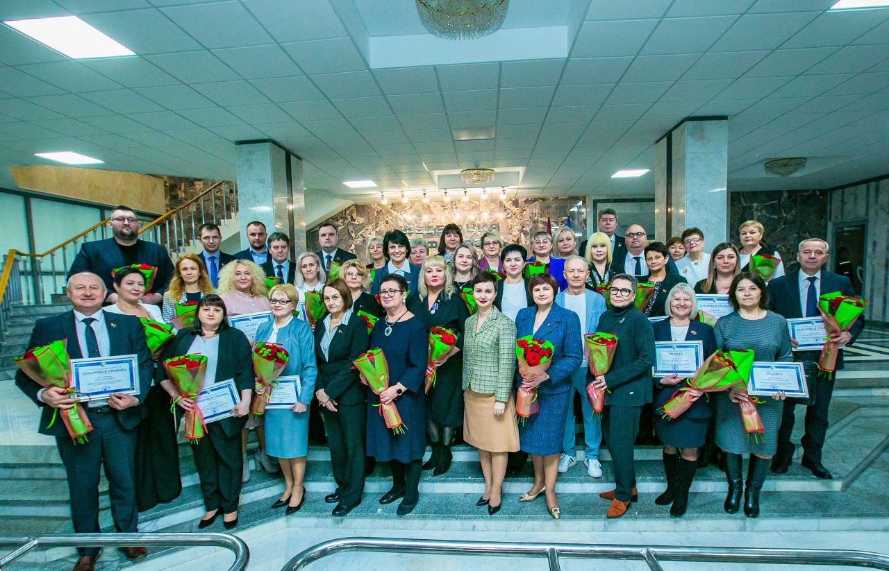 photo 5348497378023435002 y