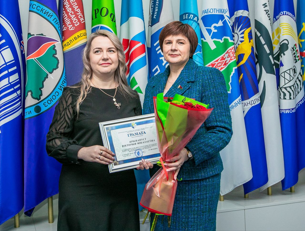 photo 5348497378023435005 y