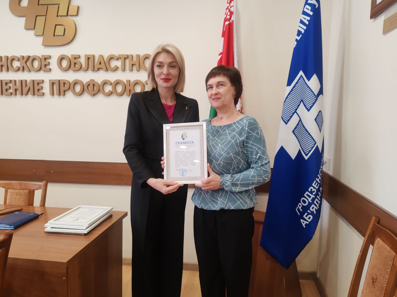 photo 5388794371807241833 y