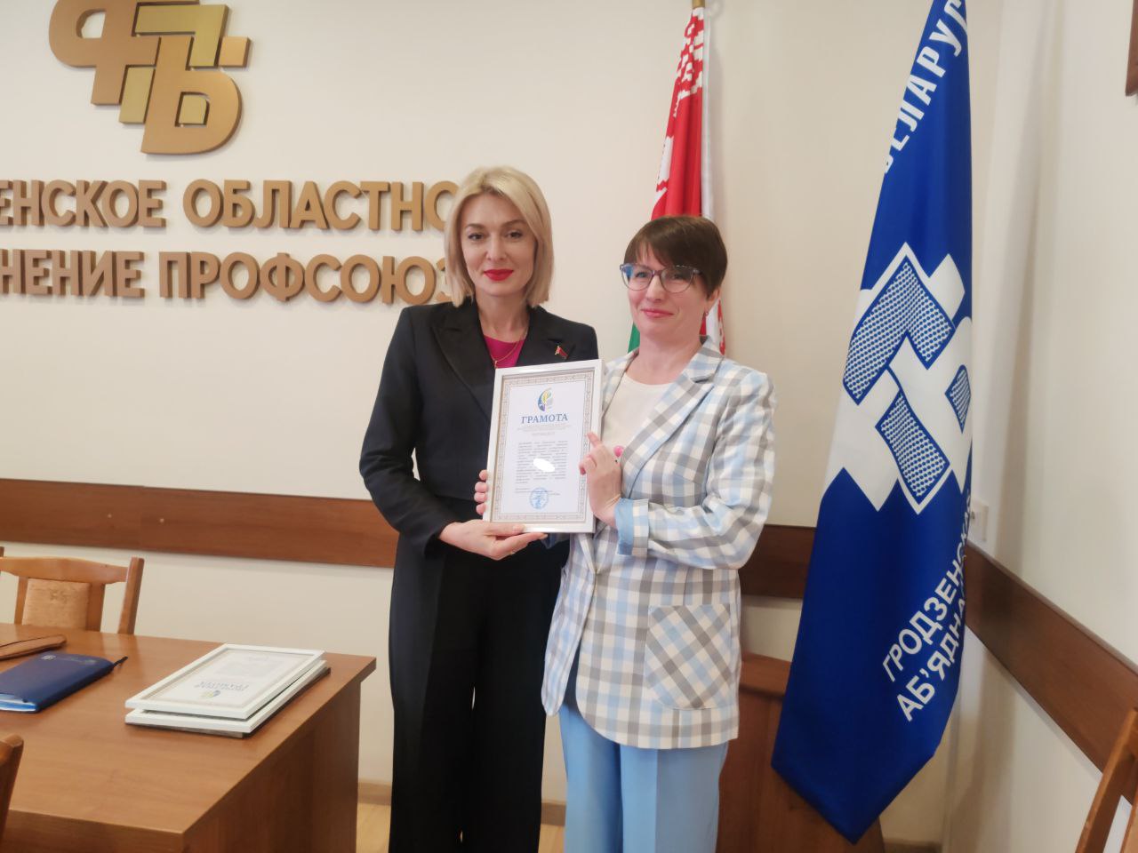 photo 5388794371807241834 y