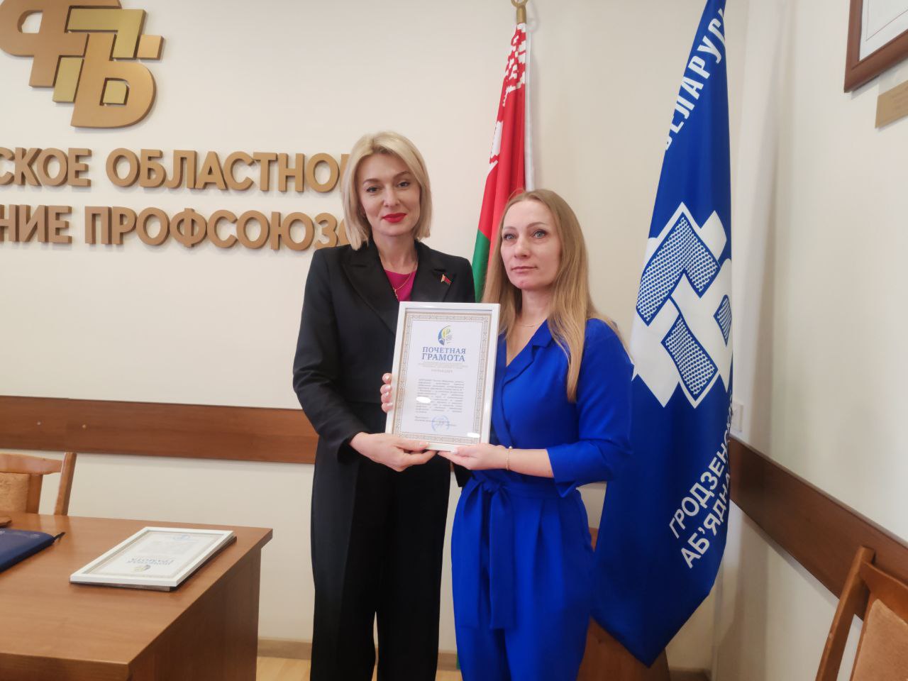 photo 5388794371807241835 y