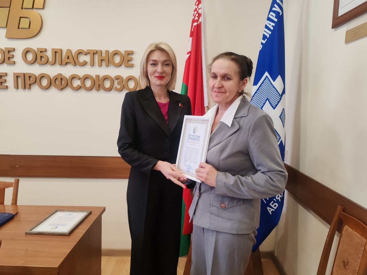 photo 5388794371807241836 y