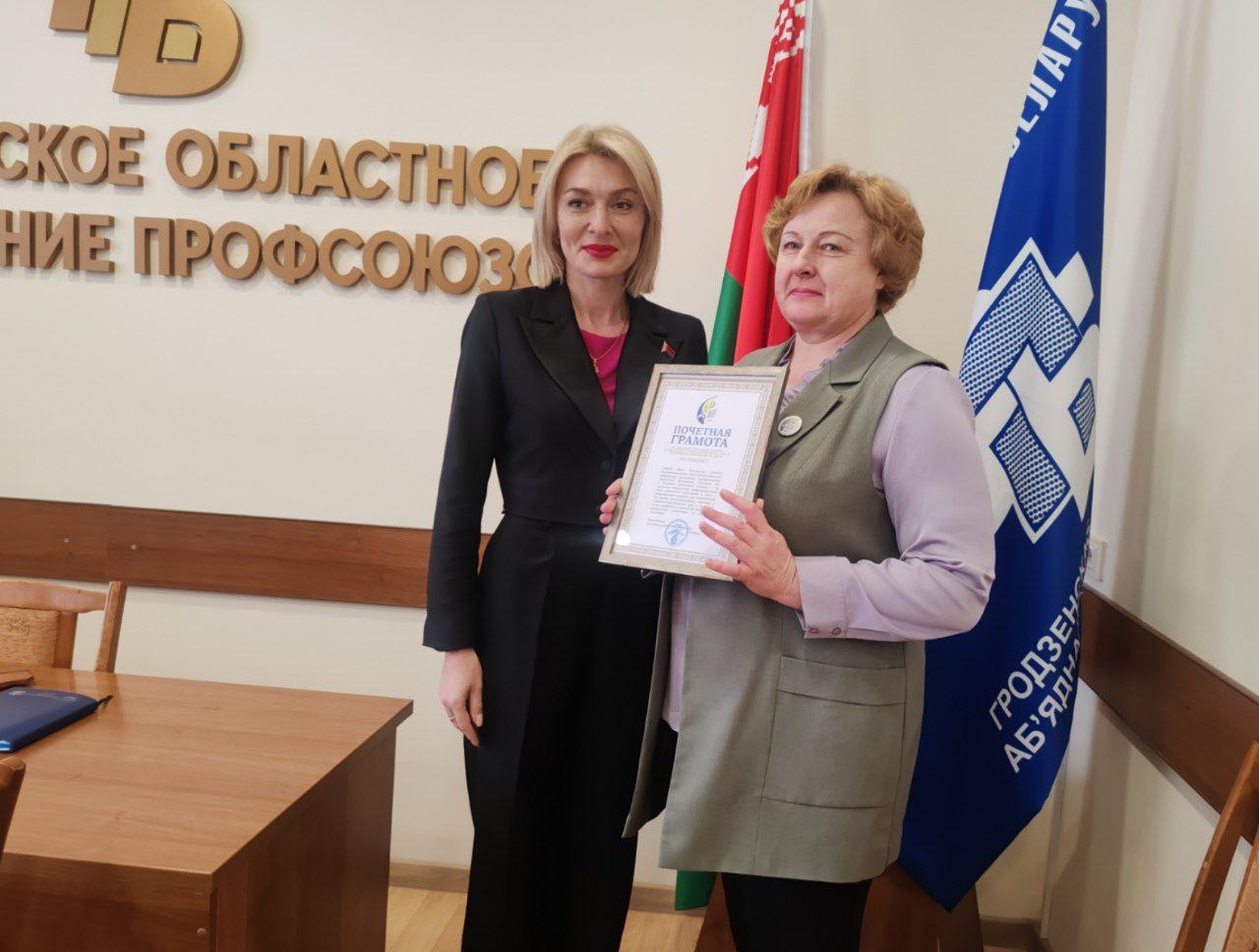 photo 5388794371807241837 y