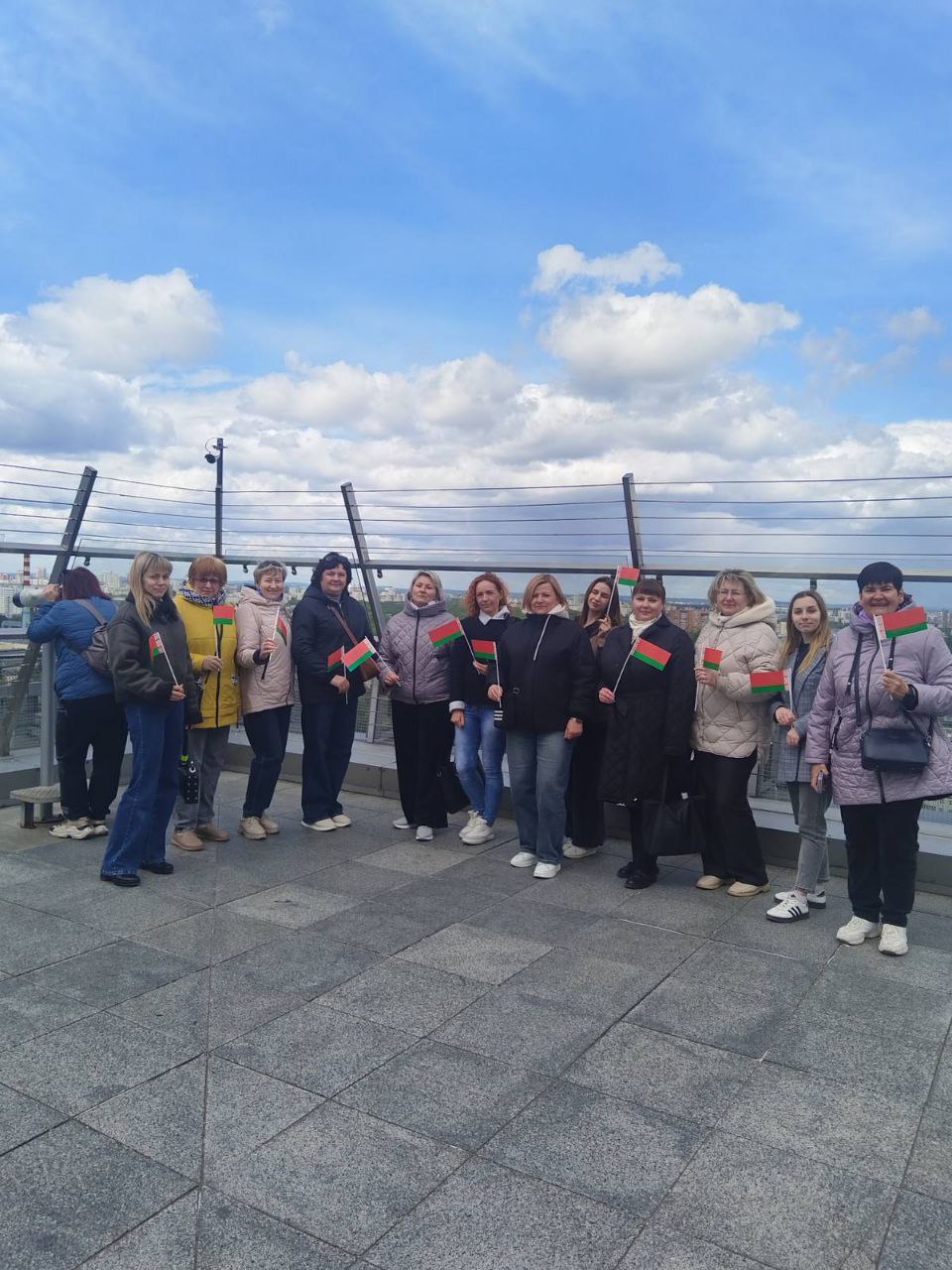 photo 5267476586670715188 y