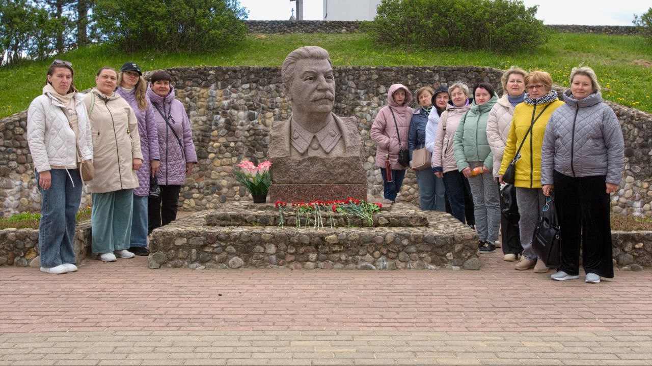 photo 5267476586670715195 y