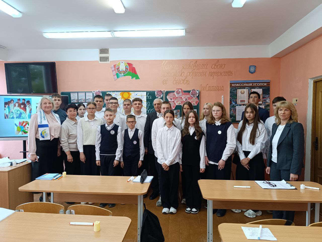 photo 5280993419981880380 y