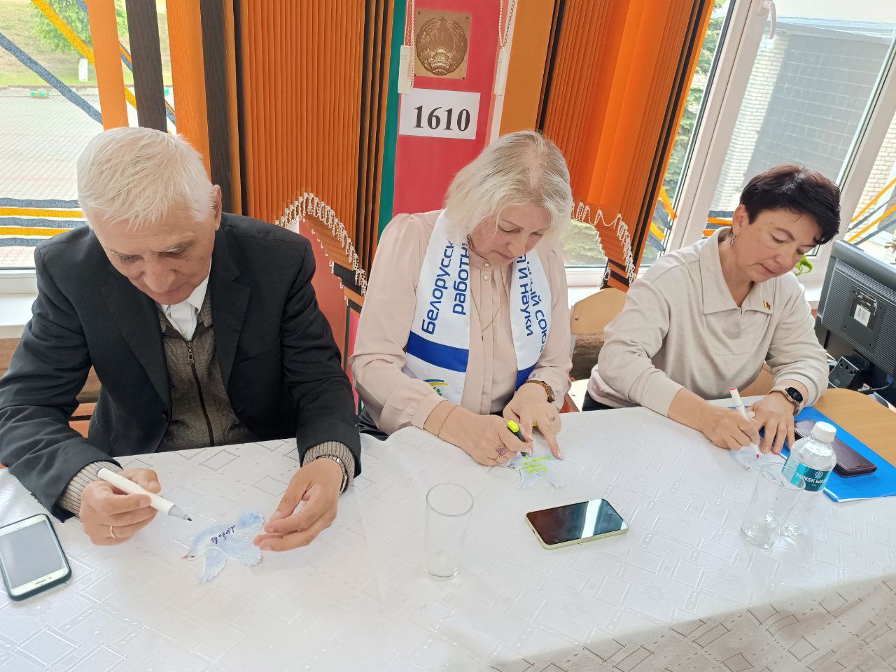 photo 5280993419981880386 y