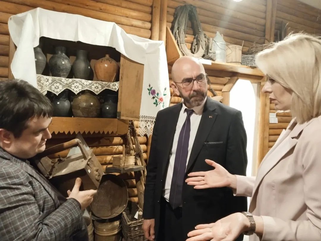 photo 5247089364759085946 y